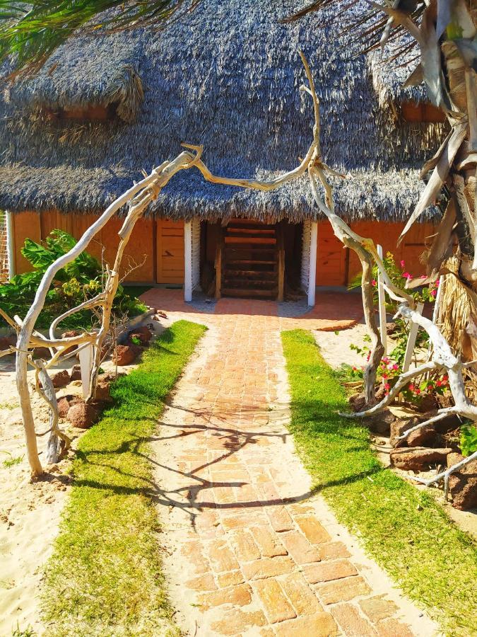 Nomads Village, Macapa Luis Correia Luaran gambar